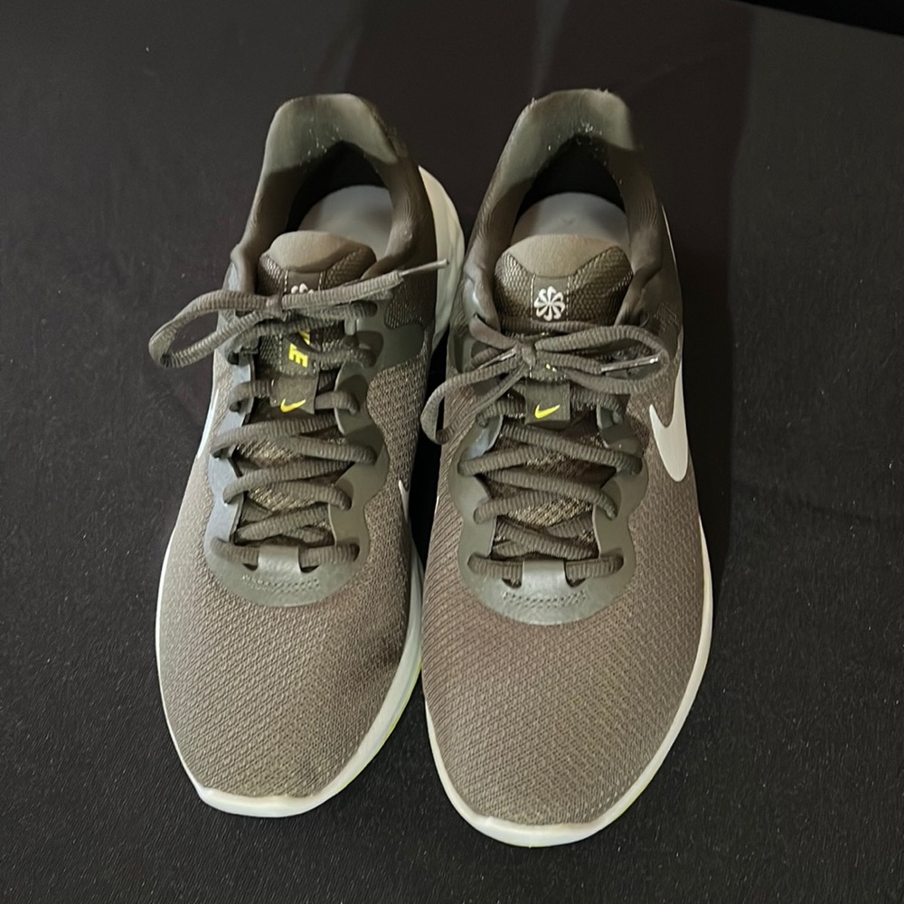 Nike Tennis Shoes